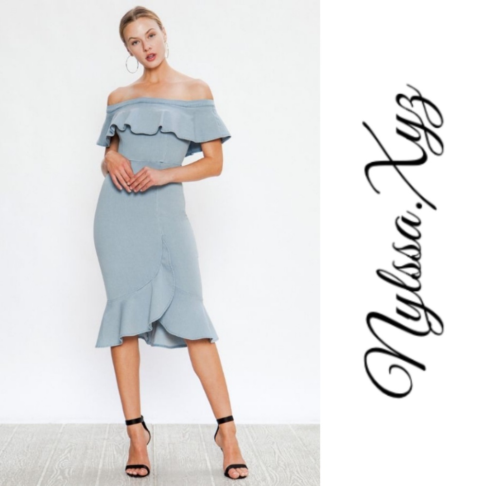 OFF-THE-SHOULDER DENIM BODYCON DRESS